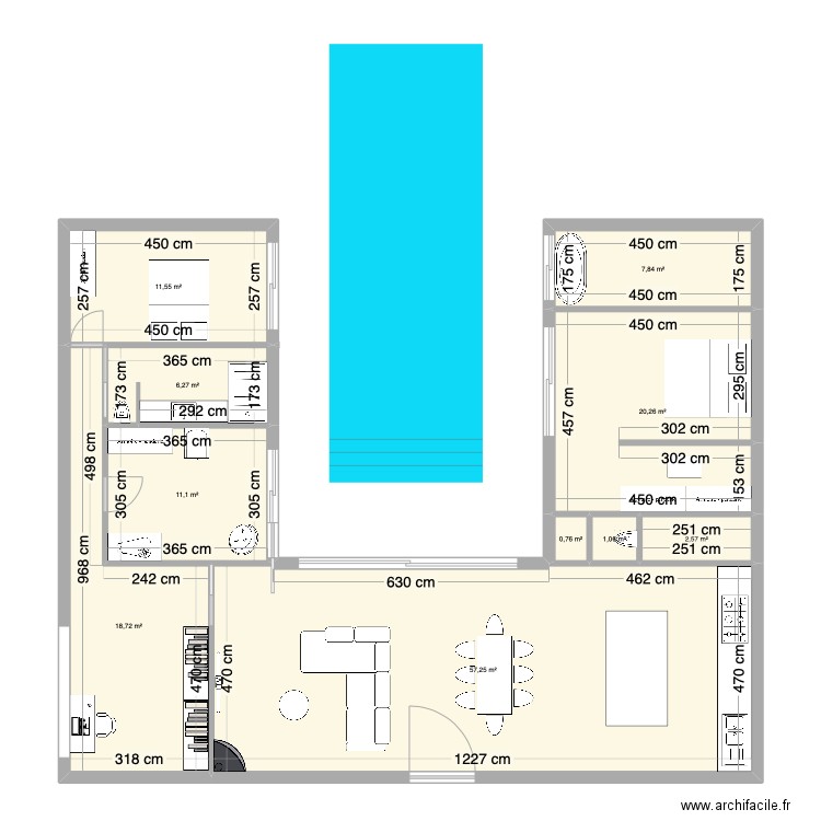 Maison en U. Plan de 10 pièces et 137 m2