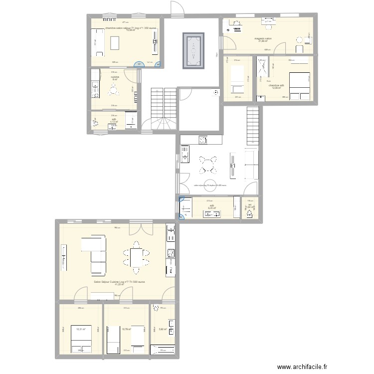 Lampaul Guimiliau. Plan de 11 pièces et 139 m2