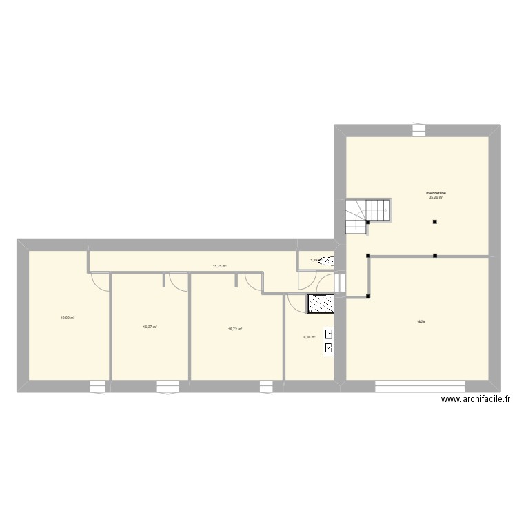 étage. Plan de 8 pièces et 145 m2