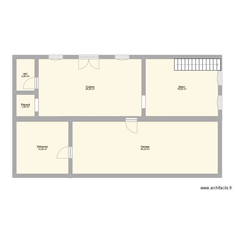 rdc. Plan de 6 pièces et 102 m2