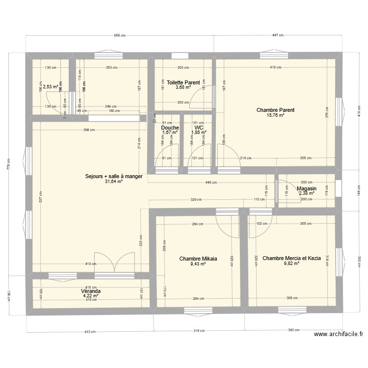 Trano 1. Plan de 10 pièces et 83 m2