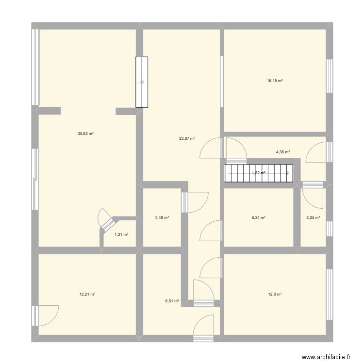 bas futur. Plan de 12 pièces et 122 m2