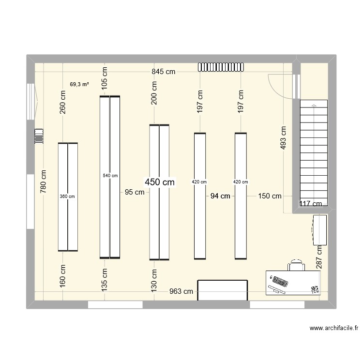 Salle béton. Plan de 2 pièces et 74 m2