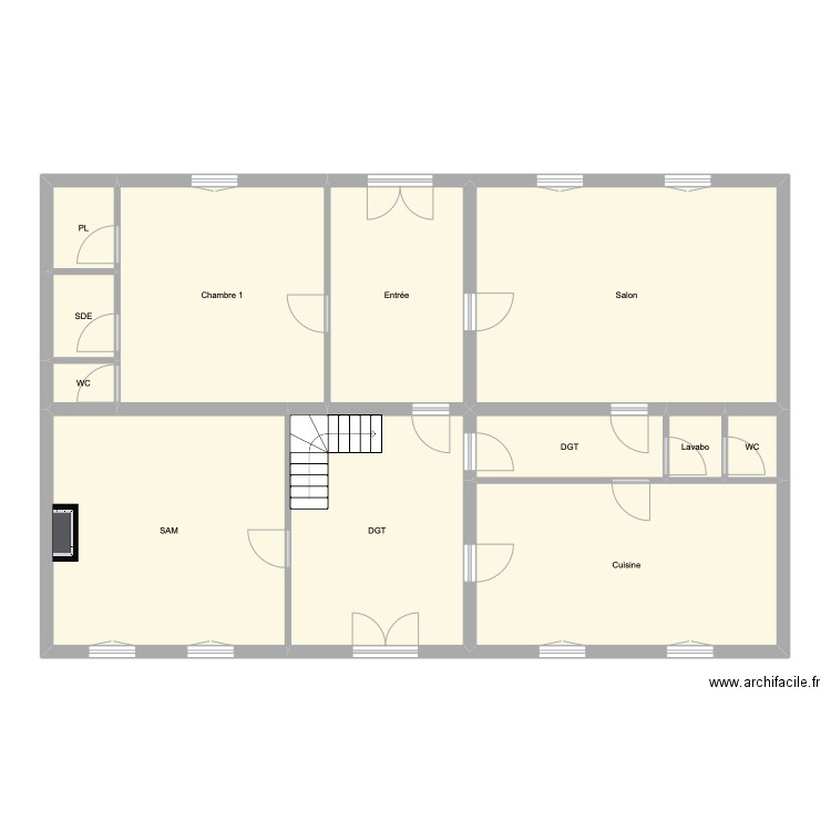 24-42 RDC. Plan de 12 pièces et 141 m2