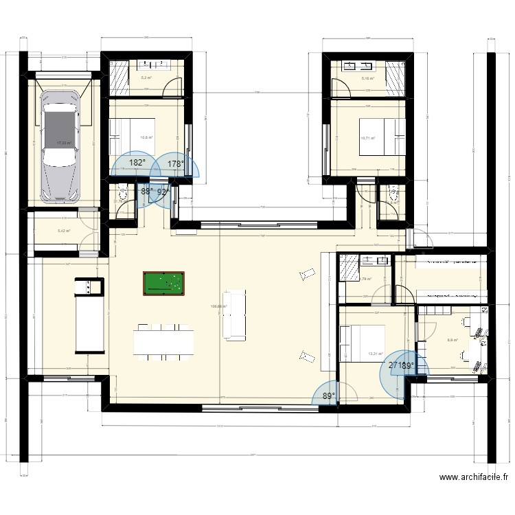 Maison en U. Plan de 12 pièces et 192 m2