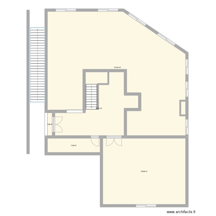 Bâtiment employés RDC. Plan de 5 pièces et 207 m2