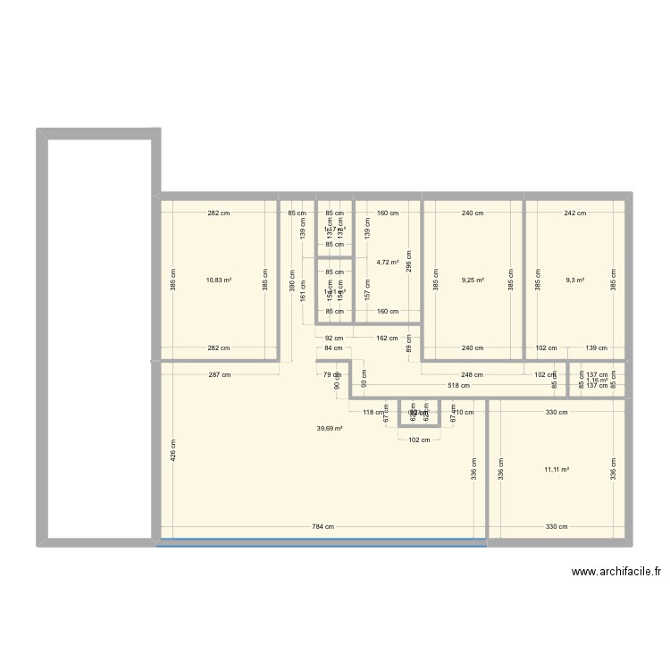 Maison. Plan de 10 pièces et 89 m2