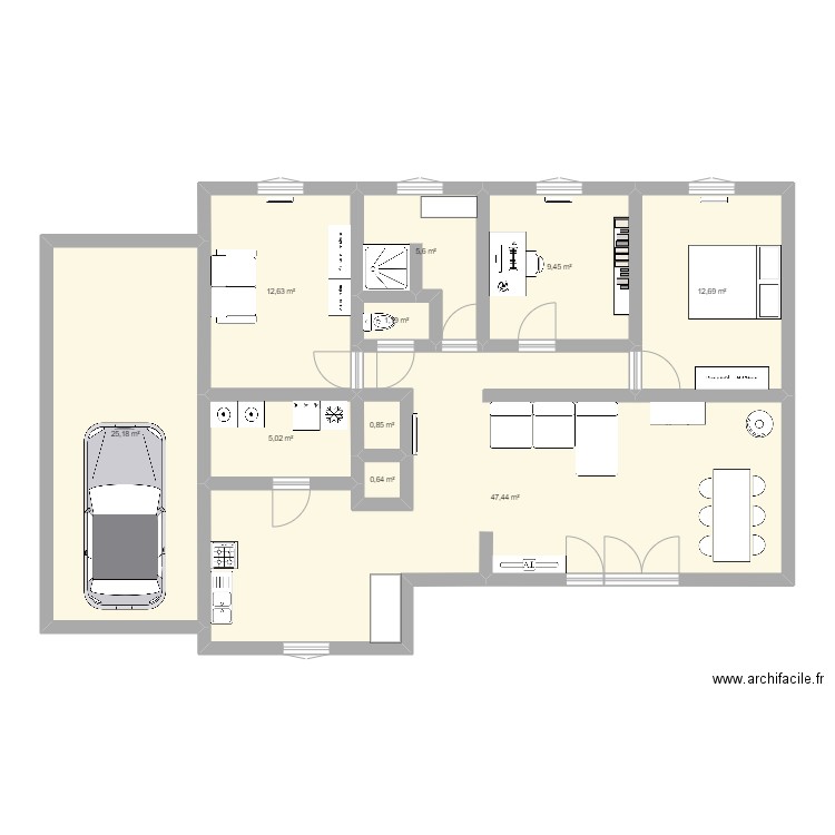 Maison. Plan de 10 pièces et 121 m2