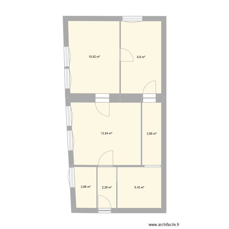 MONTMO. Plan de 7 pièces et 47 m2