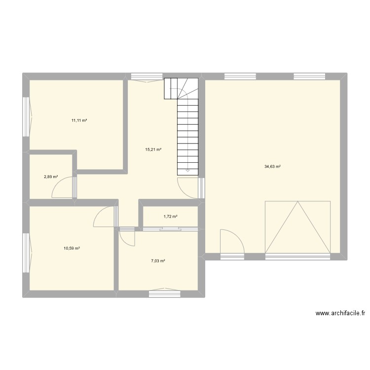 rdc. Plan de 7 pièces et 83 m2