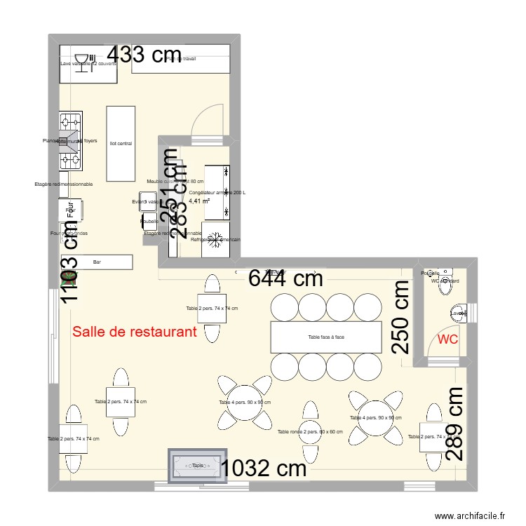 Creperie. Plan de 3 pièces et 77 m2