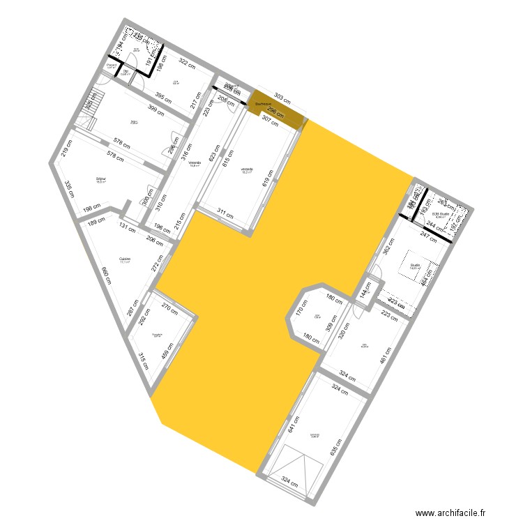 Danibale. Plan de 18 pièces et 179 m2