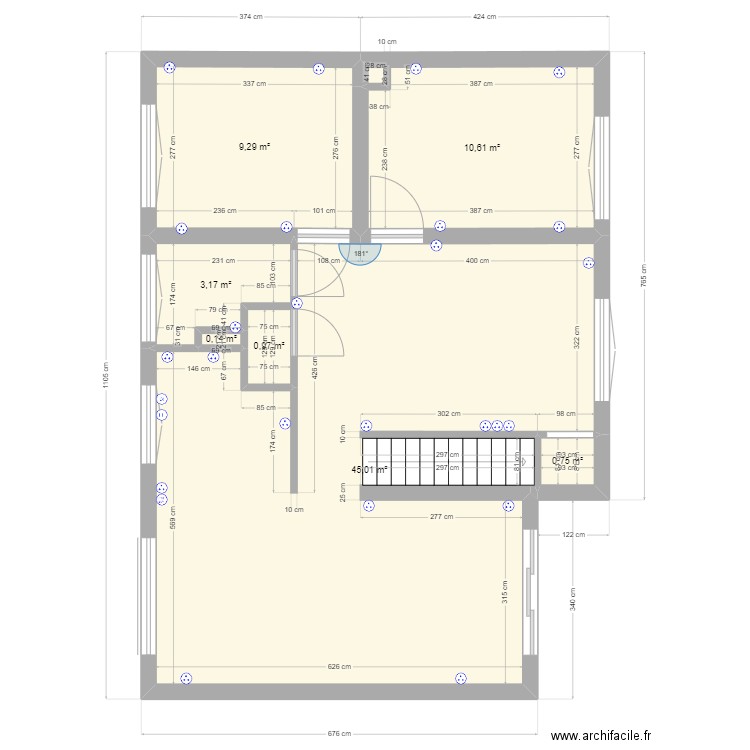 Maison à renover. Plan de 7 pièces et 70 m2