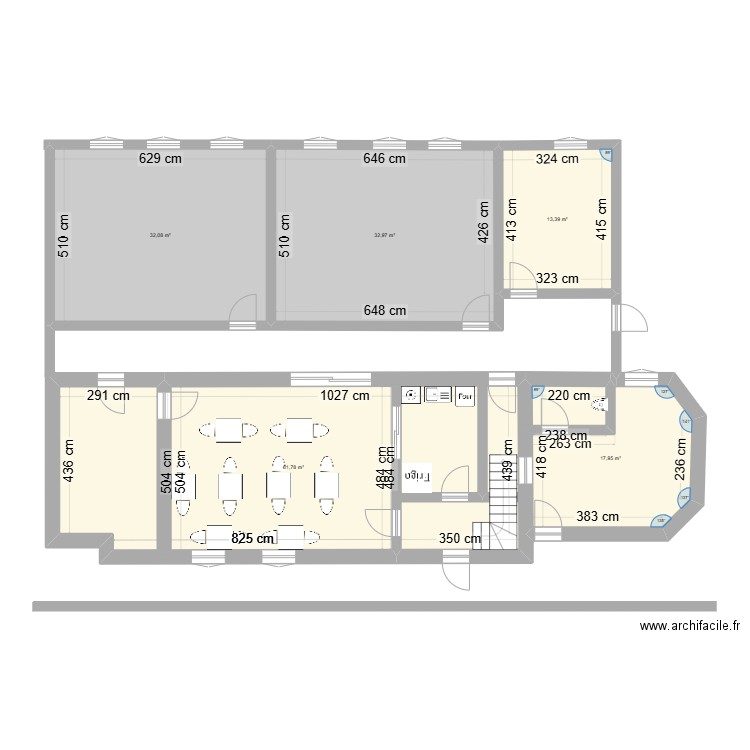 Ecole. Plan de 5 pièces et 158 m2