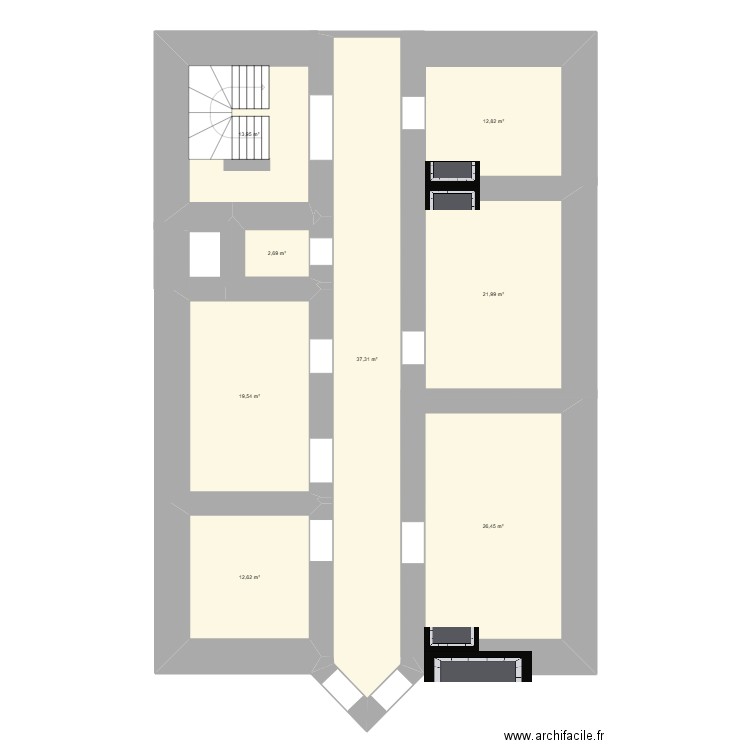 SD caves. Plan de 8 pièces et 147 m2