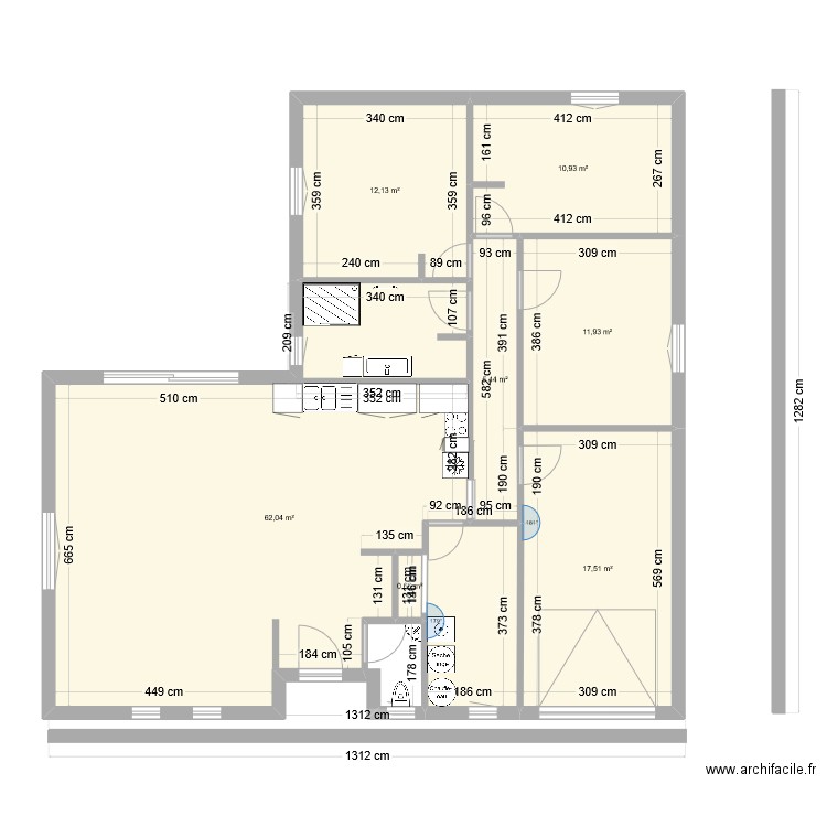 MODELE INITIALE. Plan de 7 pièces et 121 m2