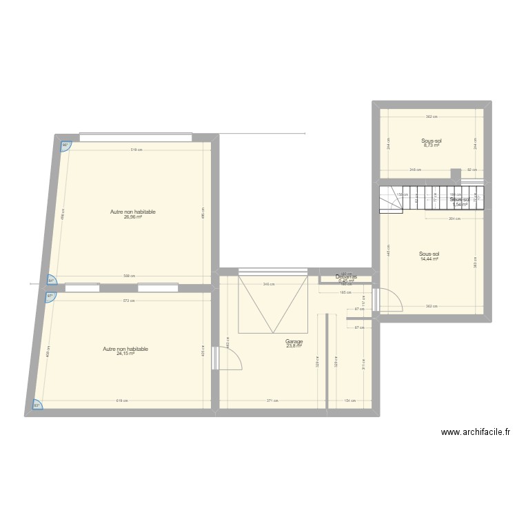 Sous sol et déppendance. Plan de 7 pièces et 100 m2