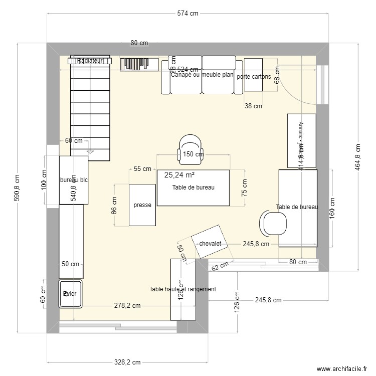 atelier dans le garage. Plan de 1 pièce et 25 m2