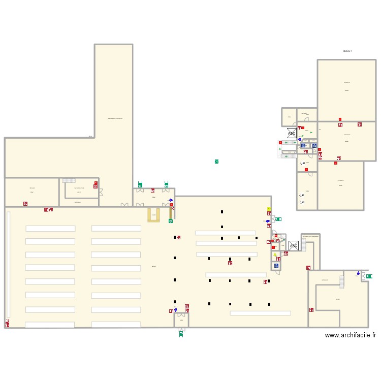 BRICOLAGE. Plan de 26 pièces et 2628 m2