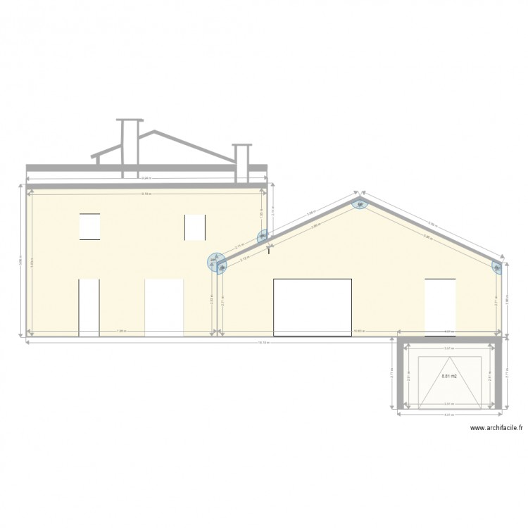 facade est. Plan de 0 pièce et 0 m2