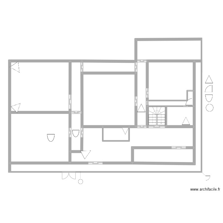 Caucasia. Plan de 14 pièces et 194 m2