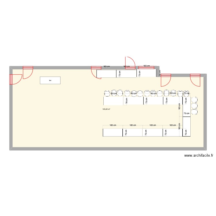 Salle fête table rectangulaire. Plan de 1 pièce et 123 m2