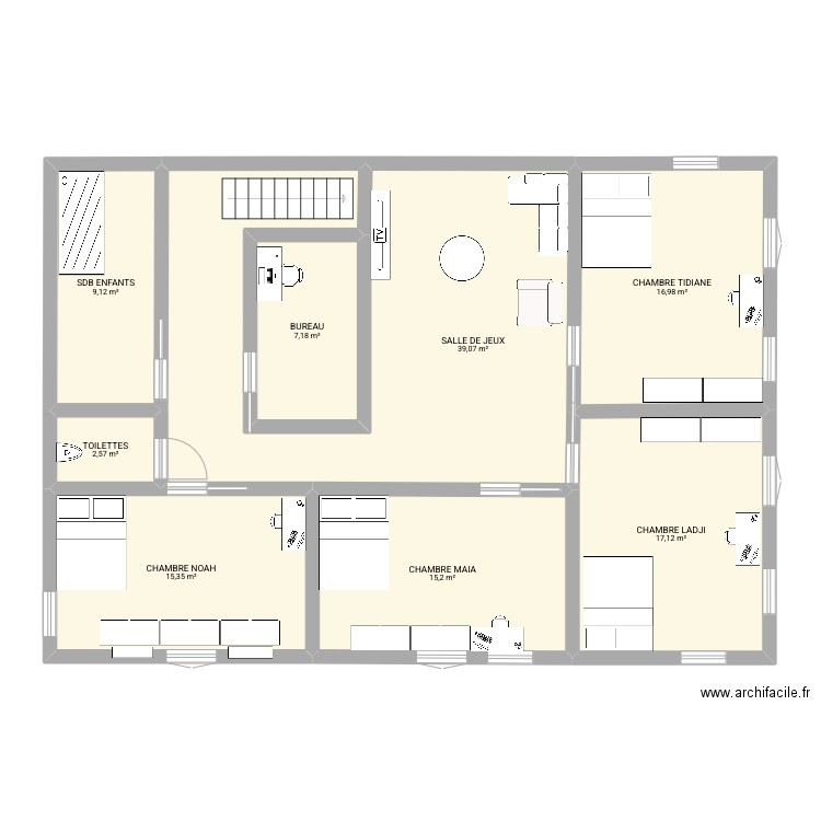 MAISON ETAGE. Plan de 8 pièces et 123 m2