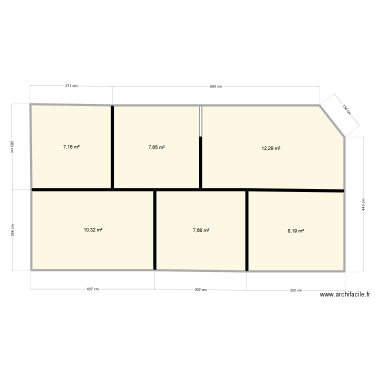 BOXS 4-5-6-7-8-9 AVEC CLOISONS. Plan de 6 pièces et 53 m2