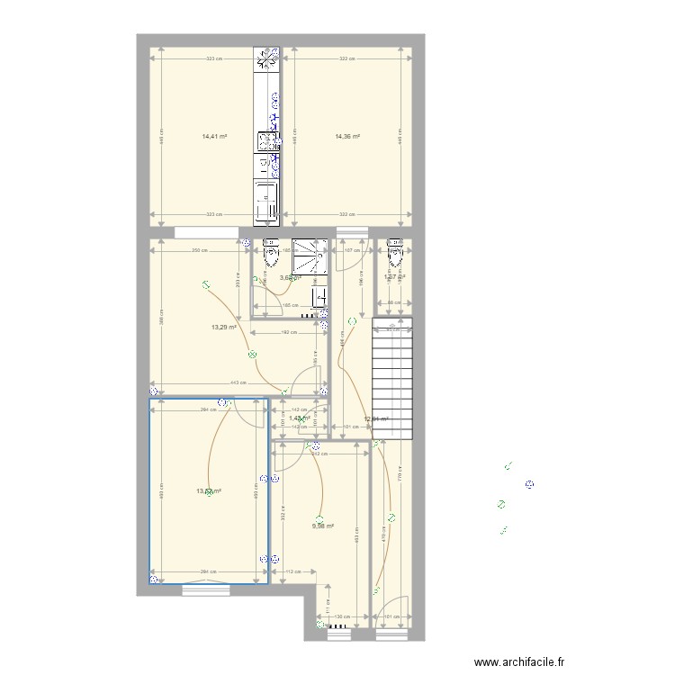 Leost. Plan de 9 pièces et 85 m2