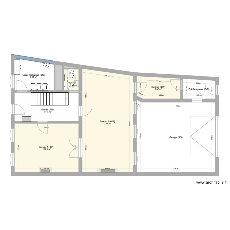 Local Pro. Plan de 10 pièces et 117 m2