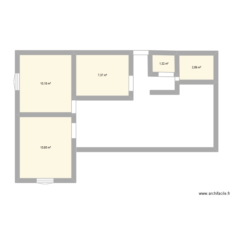 appartement six fours . Plan de 5 pièces et 33 m2