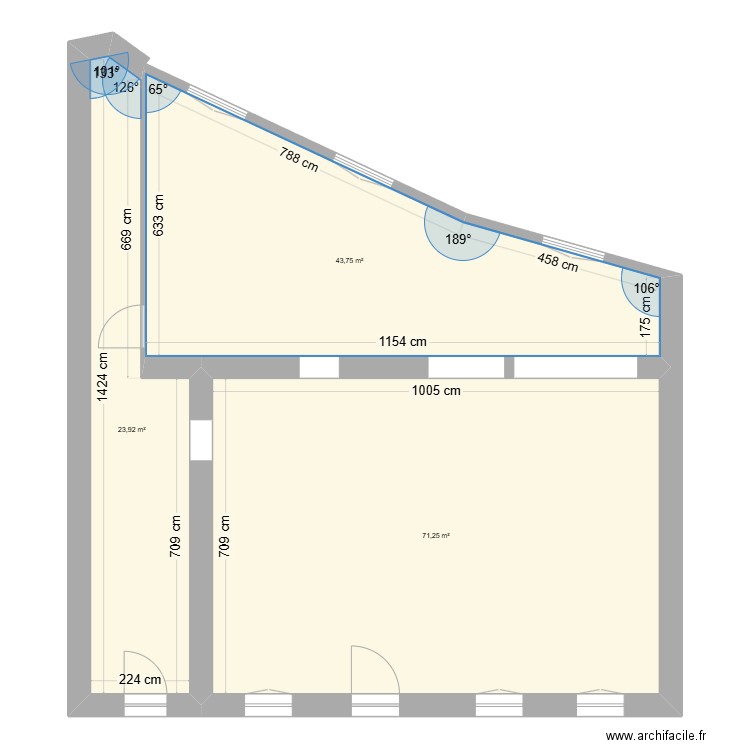 rdc carré. Plan de 3 pièces et 139 m2