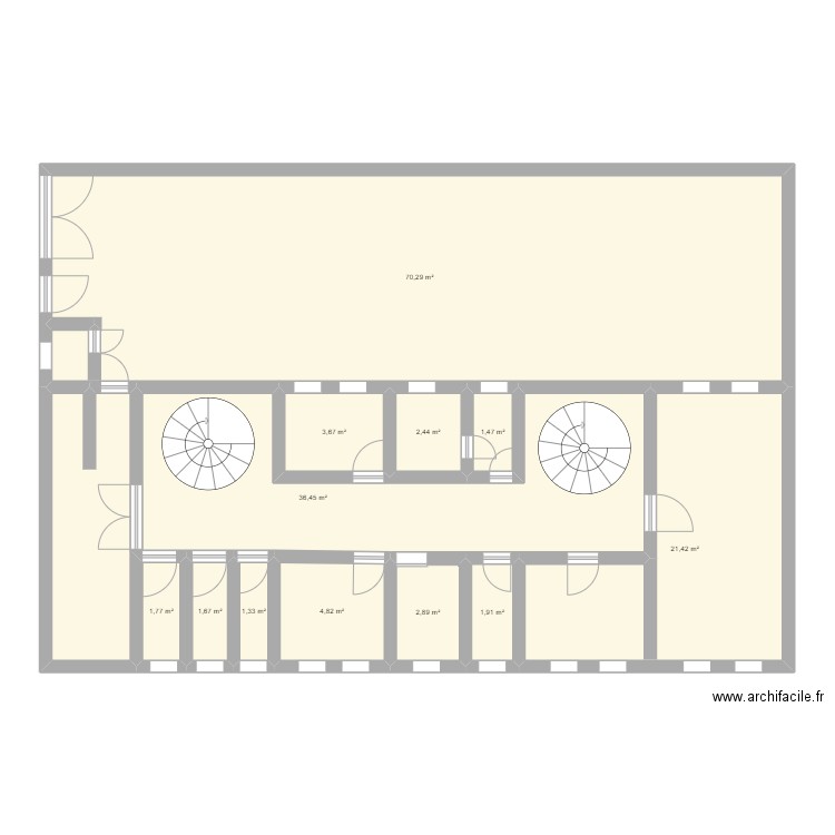 RDC BLOC A. Plan de 12 pièces et 150 m2