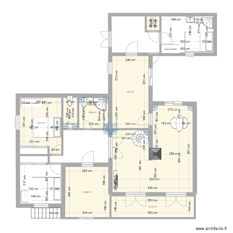 GABIAN. Plan de 8 pièces et 75 m2