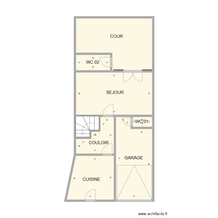 RDC BEAUCAIRE USAM PB. Plan de 8 pièces et 45 m2