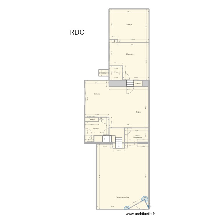 RDC. Plan de 17 pièces et 130 m2