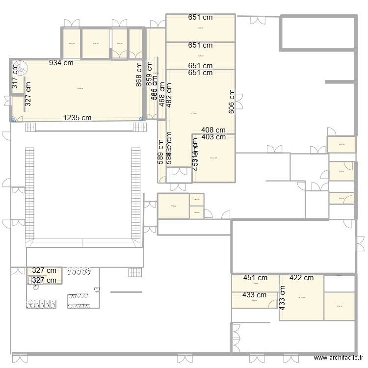 scene. Plan de 21 pièces et 276 m2