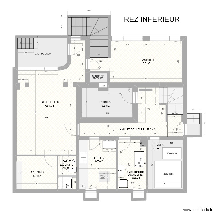 Rez inférieur. Plan de 12 pièces et 97 m2