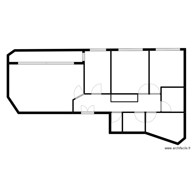 Moreira. Plan de 8 pièces et 181 m2