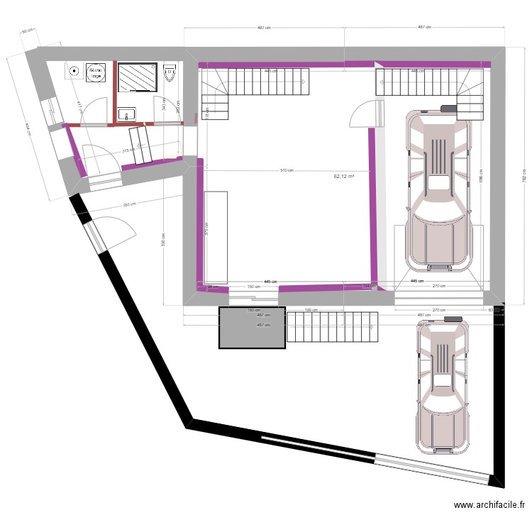 Escalier cave avec balcon et deux escalier intérieurs. Plan de 1 pièce et 62 m2