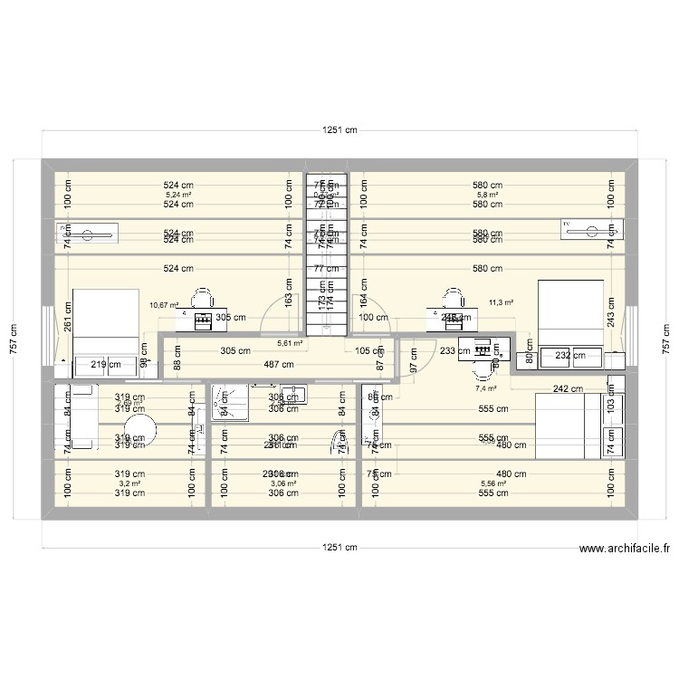 comble. Plan de 18 pièces et 81 m2