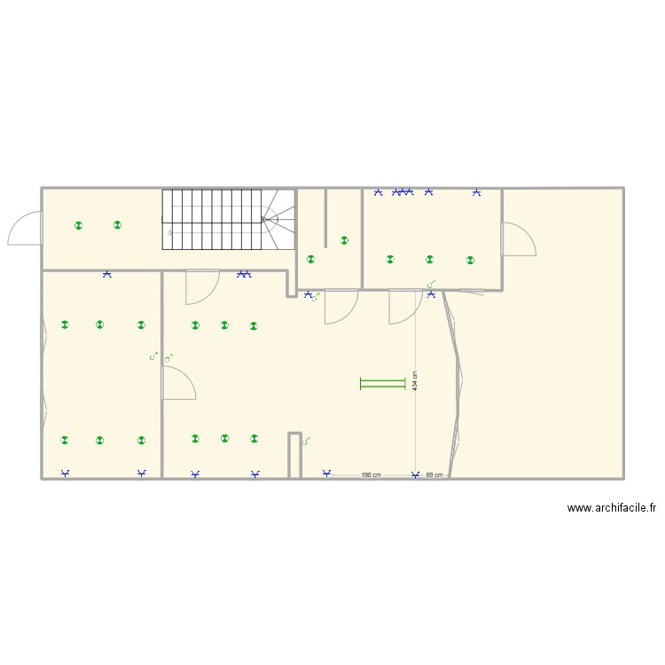 Rez de chaussée. Plan de 7 pièces et 96 m2