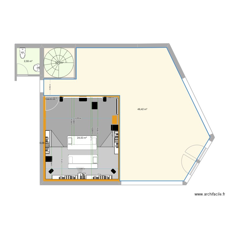 salle cinéma fauteuils marches biais. Plan de 5 pièces et 80 m2