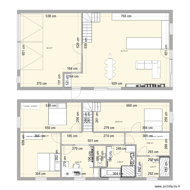 Maison à étage. Plan de 9 pièces et 167 m2