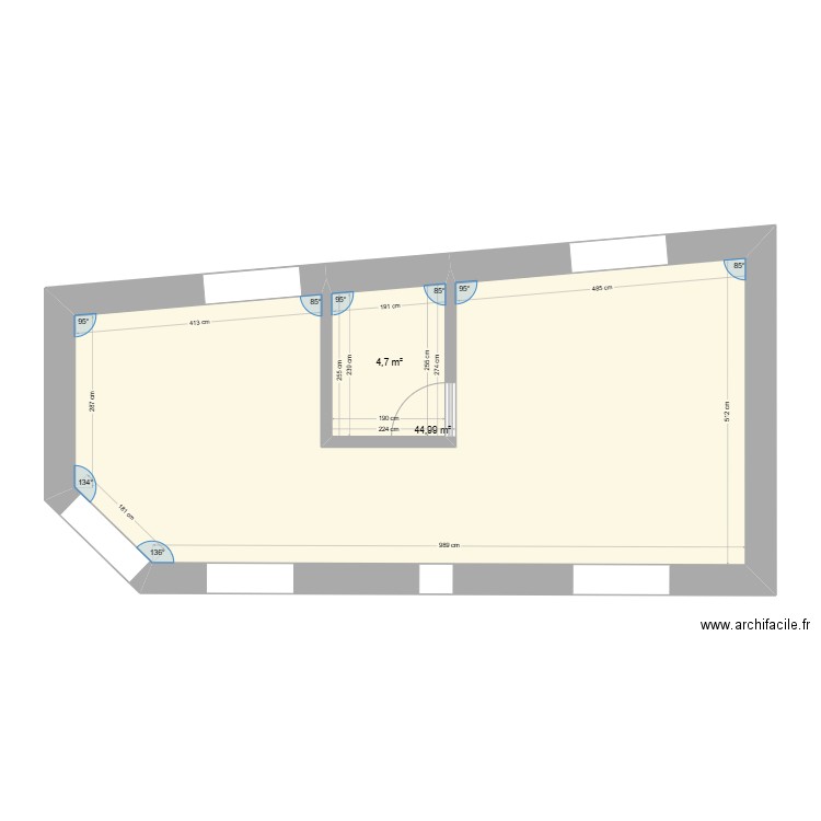 Logement R+1. Plan de 2 pièces et 50 m2