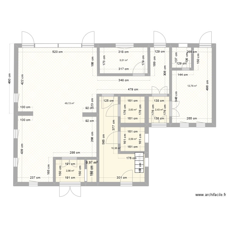 Mairie. Plan de 9 pièces et 90 m2