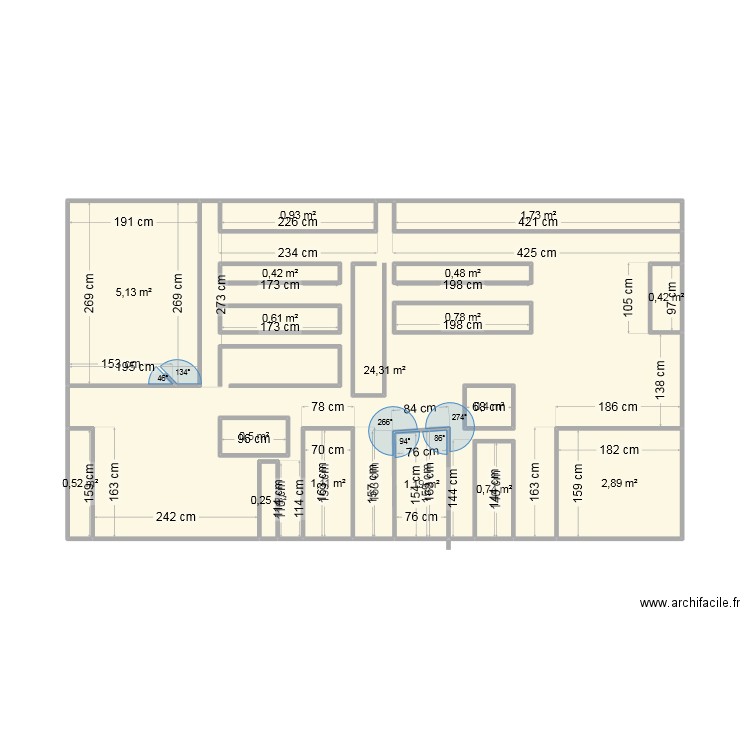 pum. Plan de 17 pièces et 47 m2