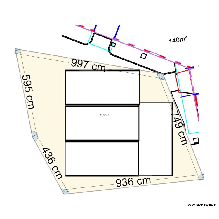 Plan parking devant salle accueil. Plan de 1 pièce et 83 m2