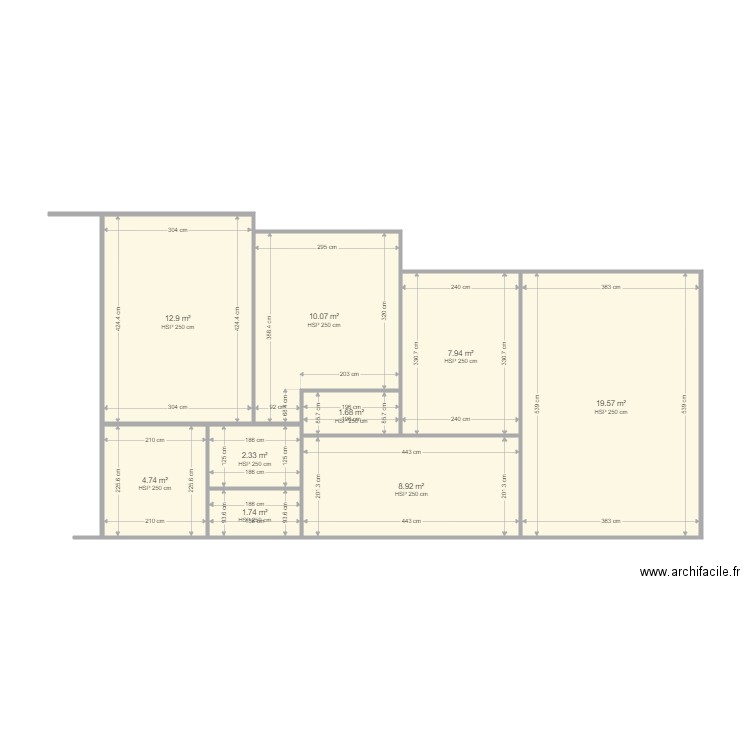 EV A45. Plan de 9 pièces et 70 m2