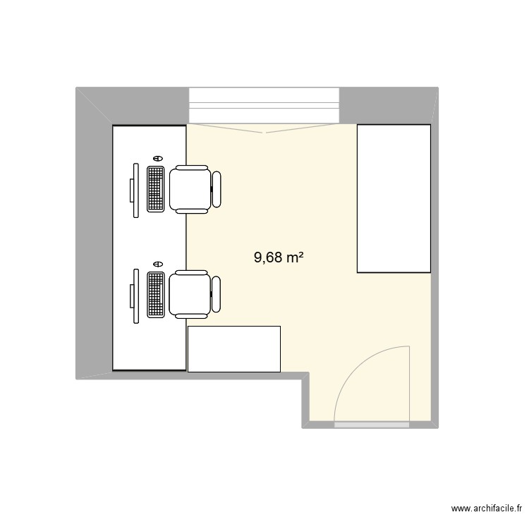 Bureau en bas. Plan de 1 pièce et 10 m2